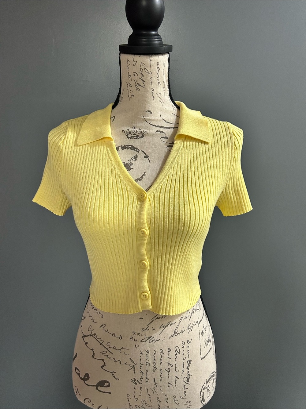 Yellow Ribbed Short-Sleeve Collared Button-Up Top - Picture 2 of 7